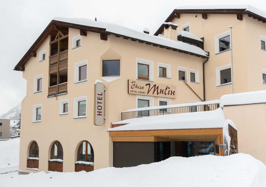 Hotel Garni Chesa Mulin talvella