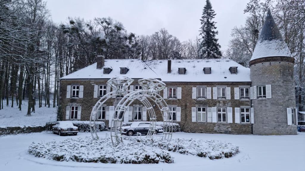 Château de l'Aviette during the winter