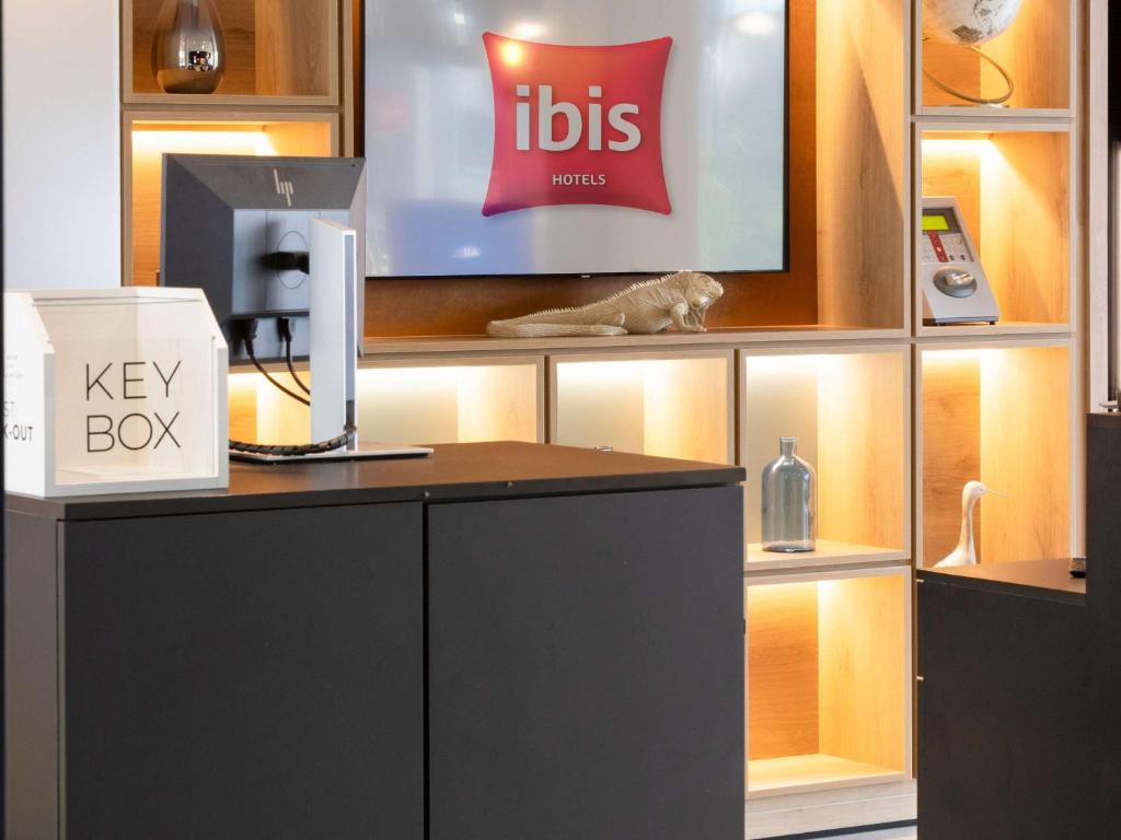 Ibis Lugano Paradiso में रसोई है