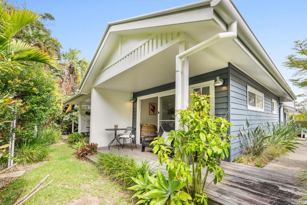 Um jardim em The Beach Shack Byron Bay