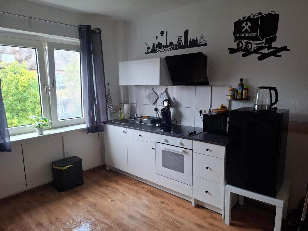 Dapur atau dapur kecil di Fußball-Kultur Appartement Gelsenkirchen Schalke