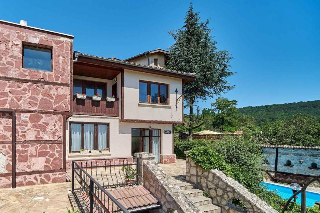 La pileta dentro o cerca de Super Cozy Villa with a Sea View and A Fireplace