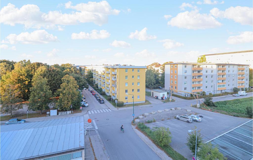 ヴェルスにあるFerienwohnung Im Zentrum-Welsの建物のある通りの空中風景