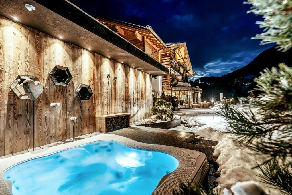 Alpin Boutique Villa Gabriela - Adults Only 내부 또는 인근 수영장