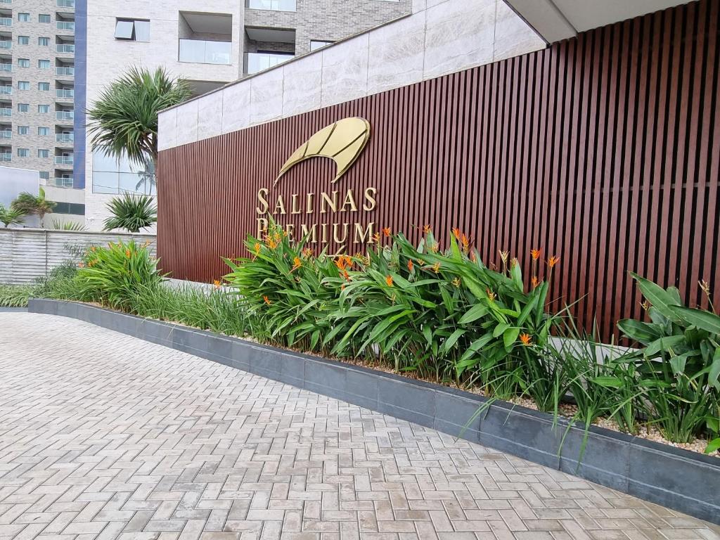 Chứng chỉ, giải thưởng, bảng hiệu hoặc các tài liệu khác trưng bày tại Salinas premium resort