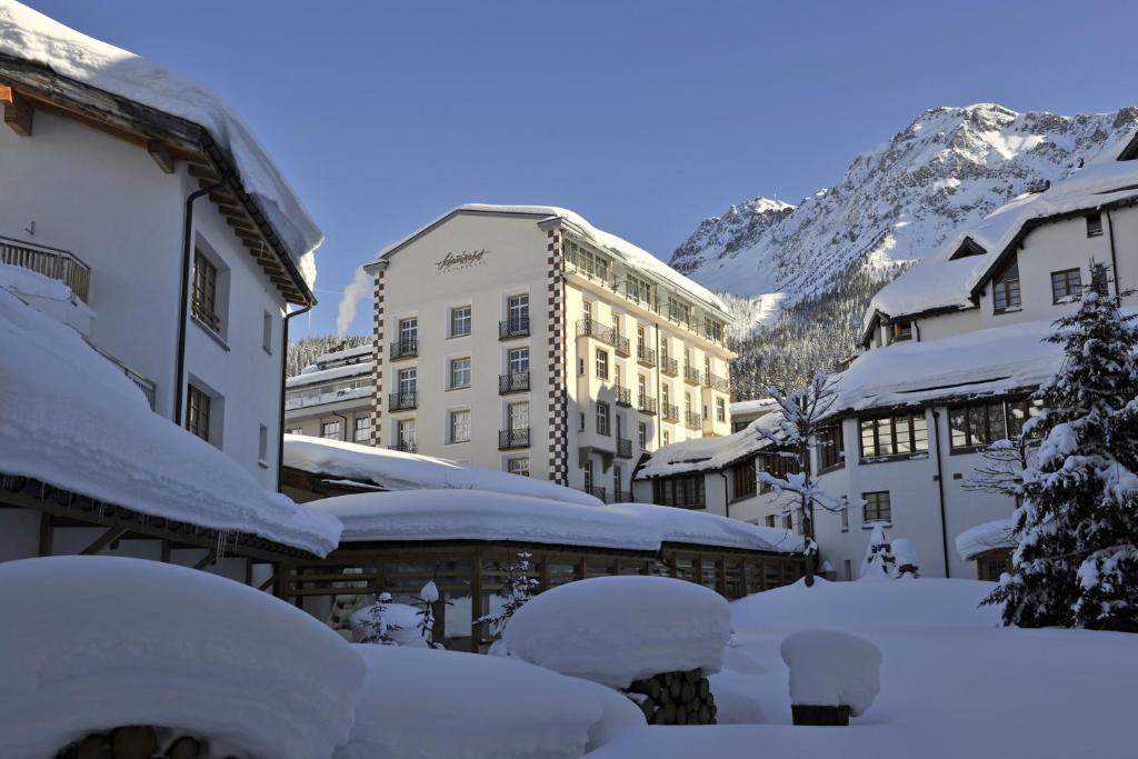 Hotel Schweizerhof Lenzerheide talvel