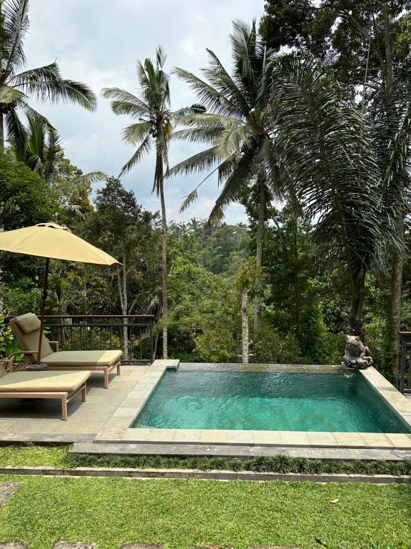 Piscina a Toya Sutra Villa o a prop