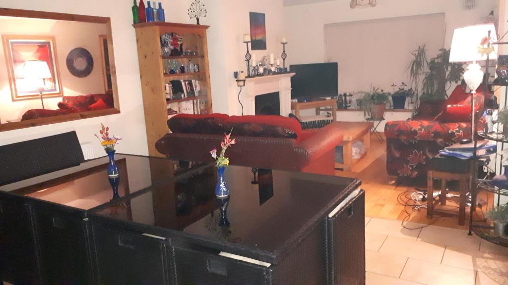 Een TV en/of entertainmentcenter bij Lovely Single Room in Listowel Kerry
