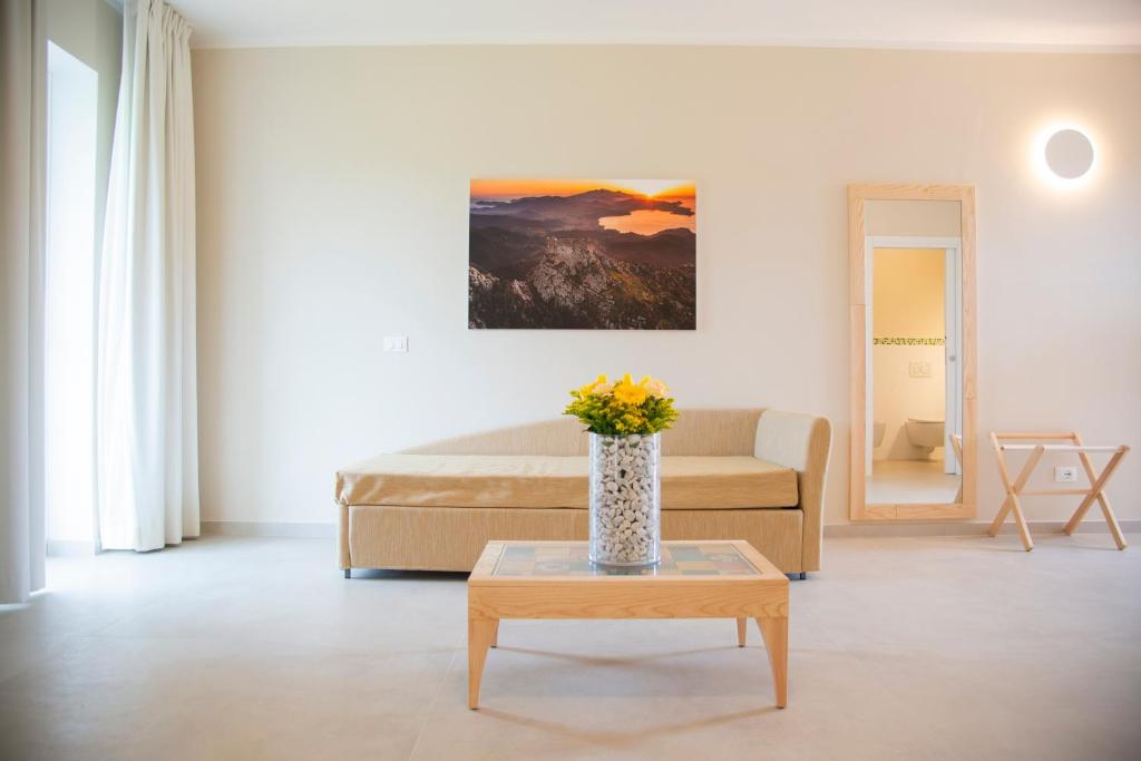 A seating area at Hotel Fabricia