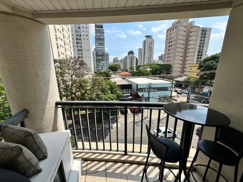 Flat Estaza Luxo Moema Ibirapuera com garagem piscina 202 발코니 또는 테라스