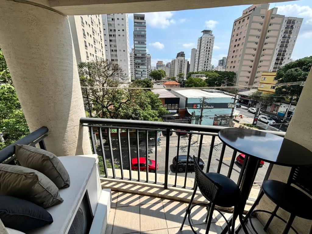 En balkong eller terrass på Flat Estaza Luxo Moema Ibirapuera com garagem piscina 202