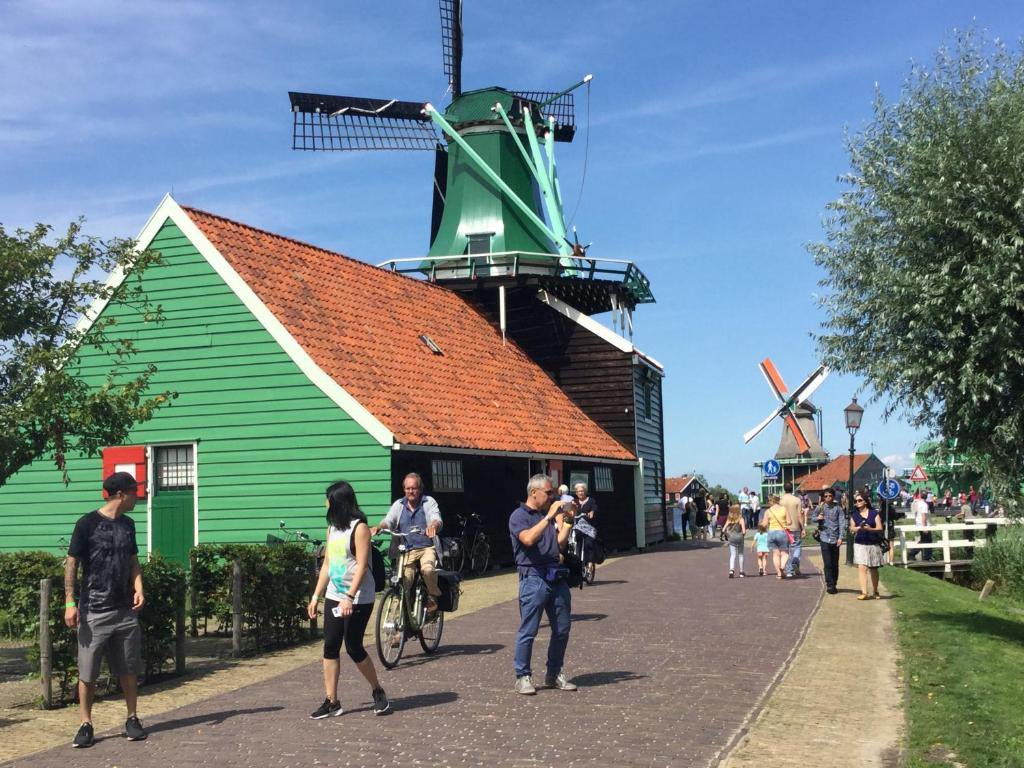 Khách lưu trú tại Stay overnight at Windmill Village Zaanse Schans - Amsterdam