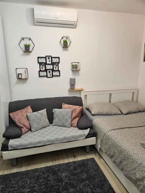 Apartment Maja - Strict center of Zagreb休息區