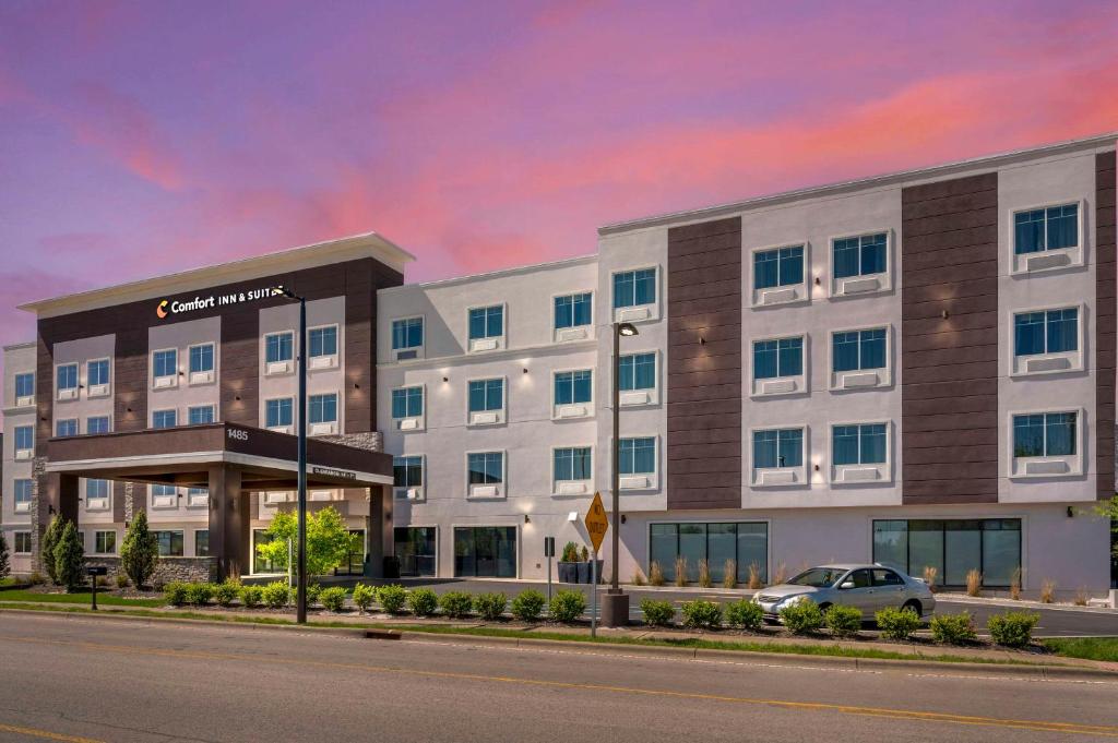 una rappresentazione della parte anteriore di un edificio di Comfort Inn & Suites a Clarksville