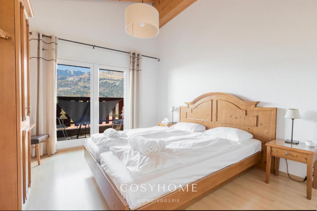 Кровать или кровати в номере Chalet des Alpes - 5 Master Bedroom