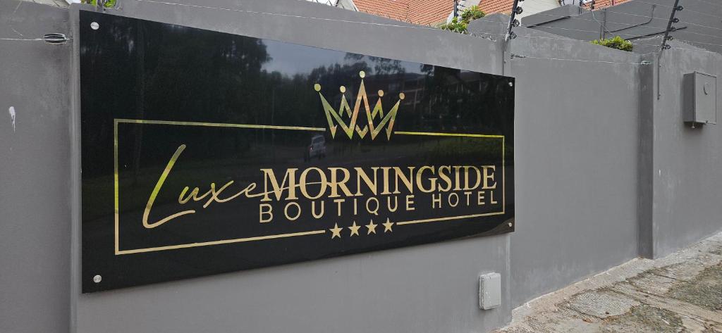 En logo, et sertifikat eller et firmaskilt på Luxe Morningside Boutique Hotel