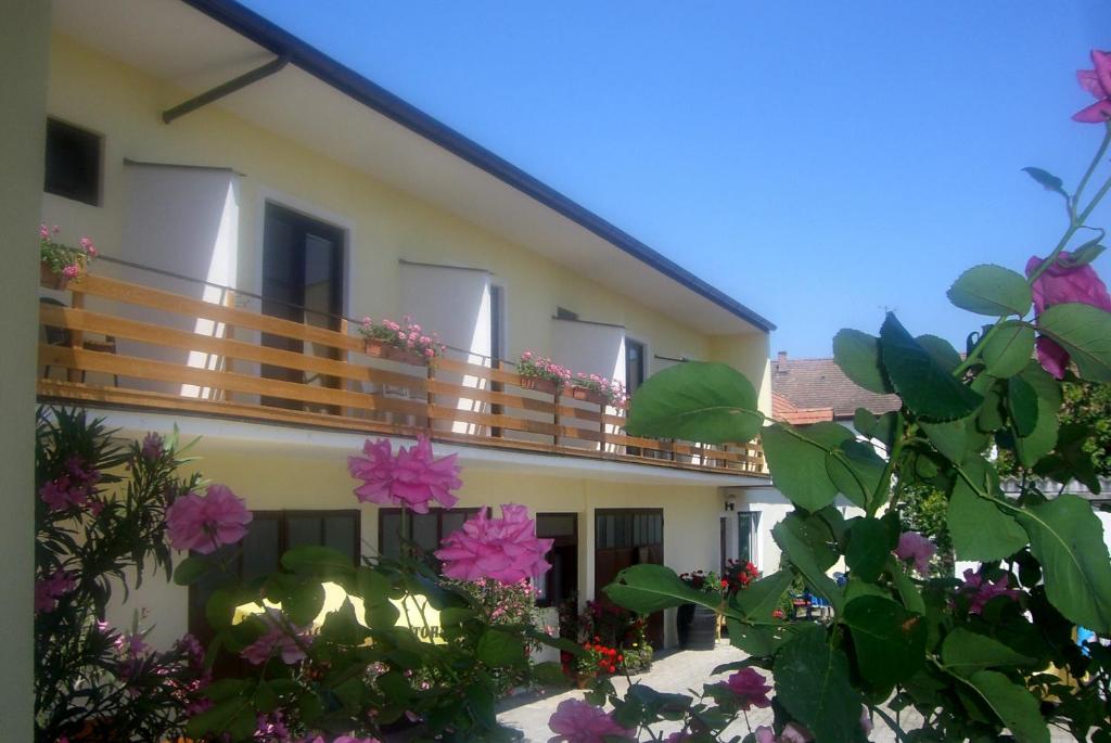 Un balcón o terraza en Gästehaus Elfriede