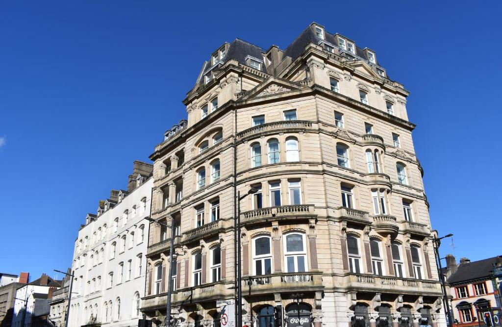 El edificio en el que está el hotel