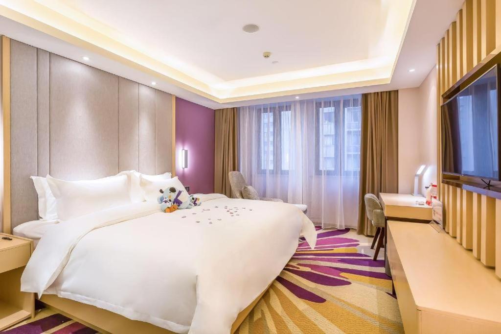 Lavande Hotel·Wuhan Qingshan Zhongyuan Plaza tesisinde bir televizyon ve/veya eğlence merkezi