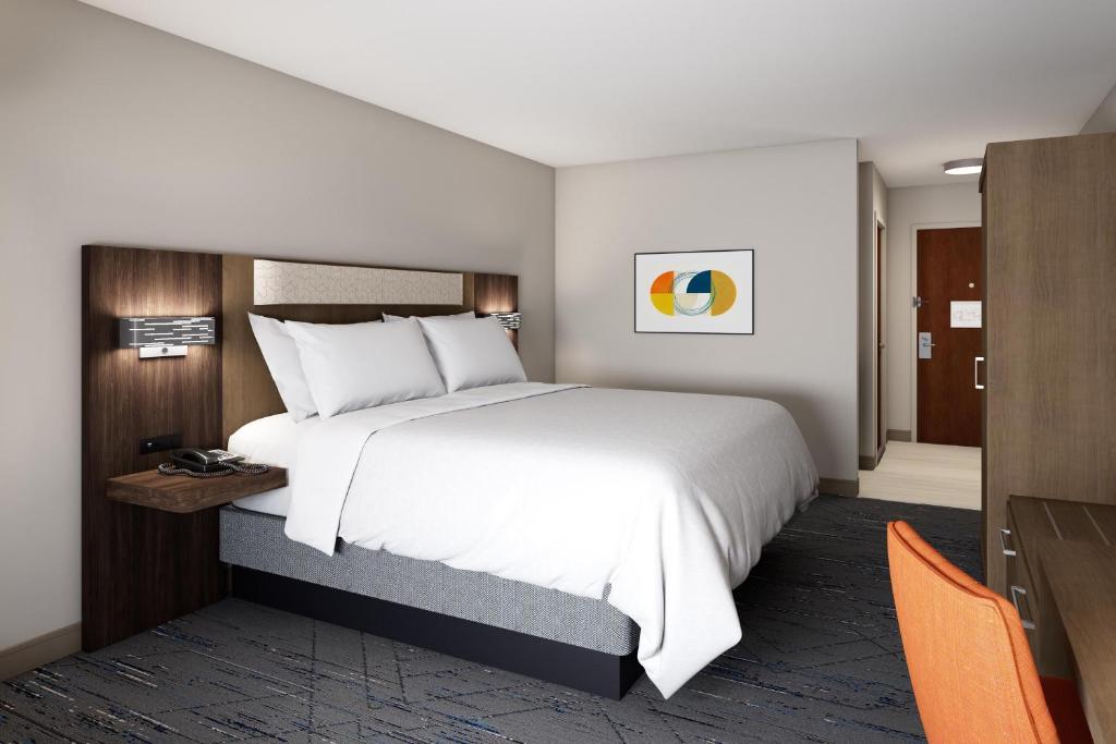 Tempat tidur dalam kamar di Holiday Inn Carbondale - Conference Center, an IHG Hotel