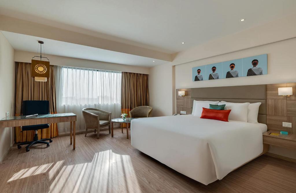 Krevet ili kreveti u jedinici u okviru objekta Hotel Pacefiic Suites Near Delhi Airport