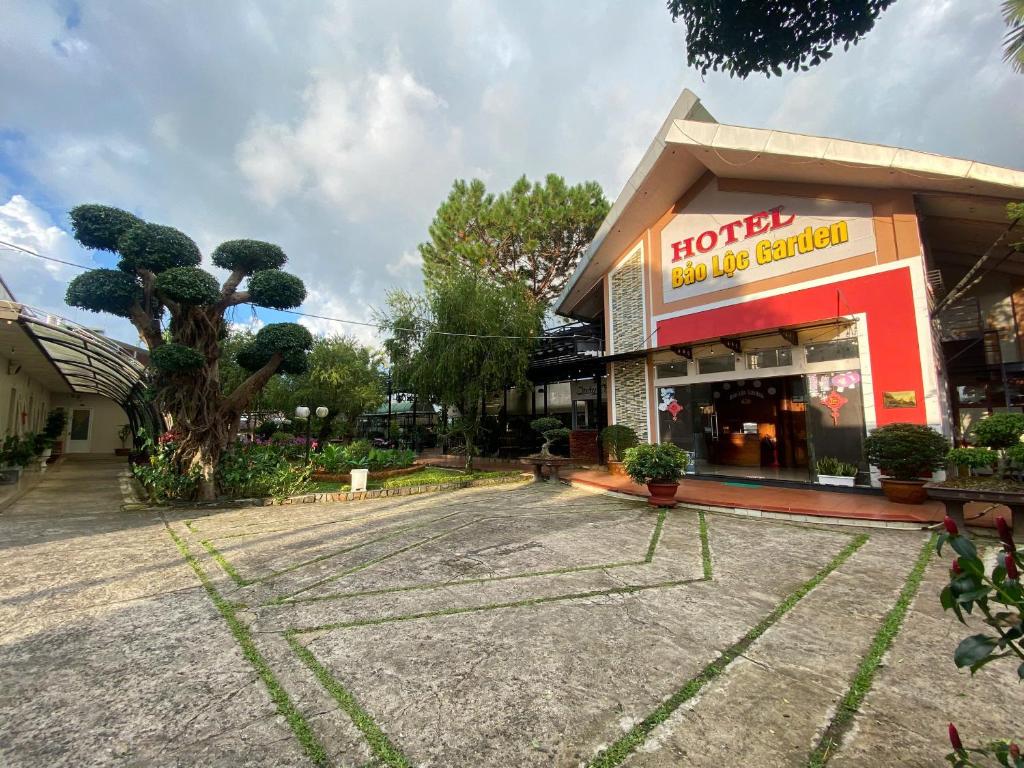 a store with a tree in front of it at Khách sạn Bảo Lộc Garden in Bao Loc