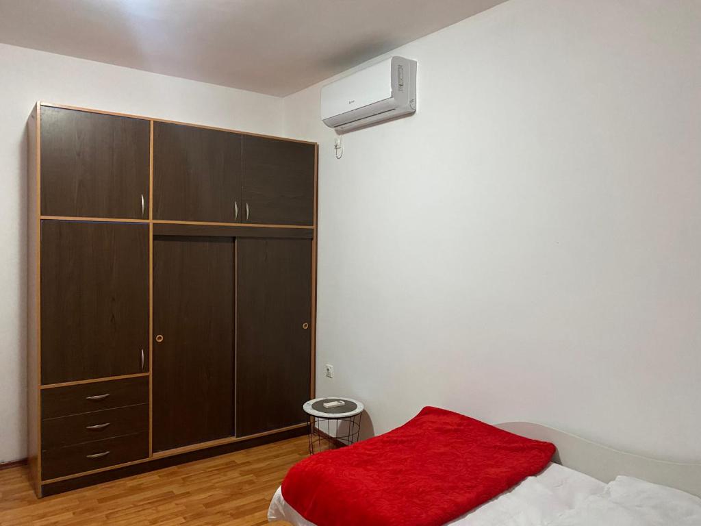 Giường trong phòng chung tại Apartmani Breze