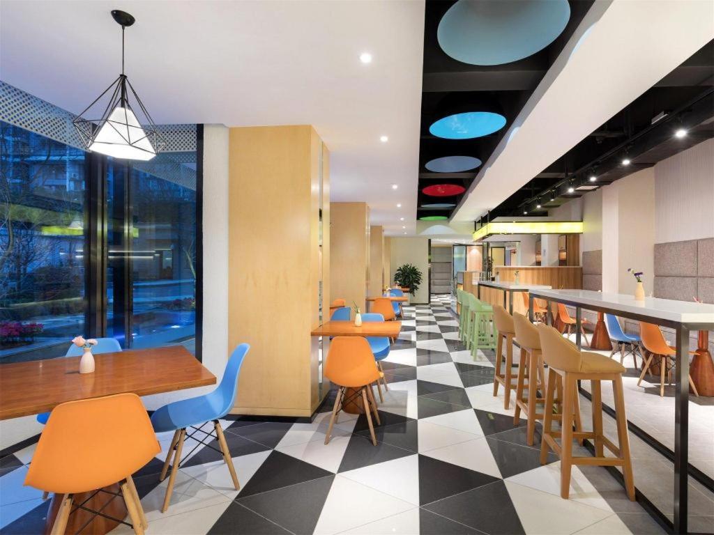 Un restaurant u otro lugar para comer en Ibis Styles Chengdu Chunxi Taikoo Li Hotel