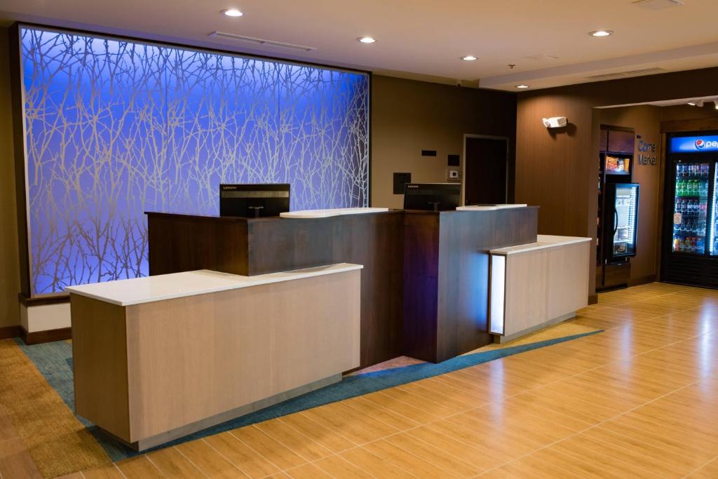 Khu vực sảnh/lễ tân tại Fairfield Inn & Suites by Marriott Anderson