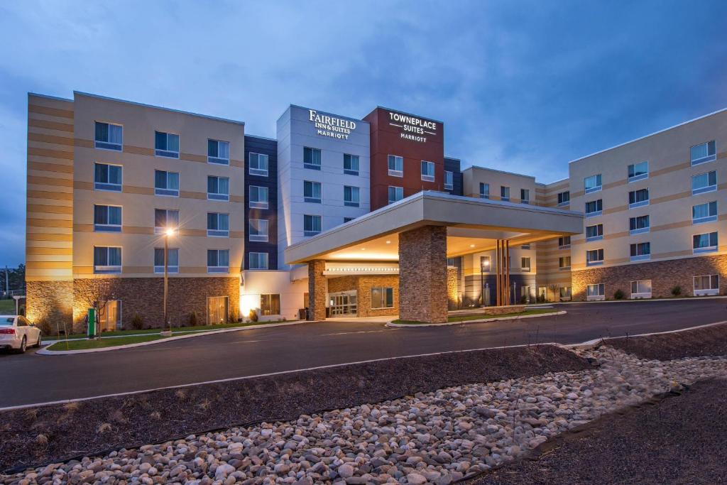 a rendering of the front of a hotel at Fairfield Inn & Suites by Marriott Altoona in Altoona