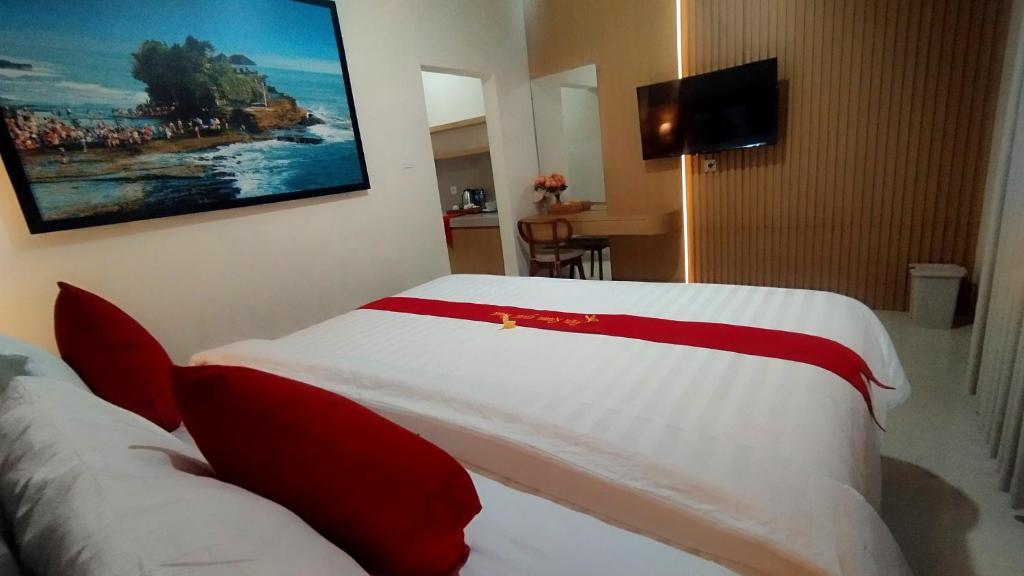 Ліжко або ліжка в номері Puri Rama Guest House Denpasar Bali