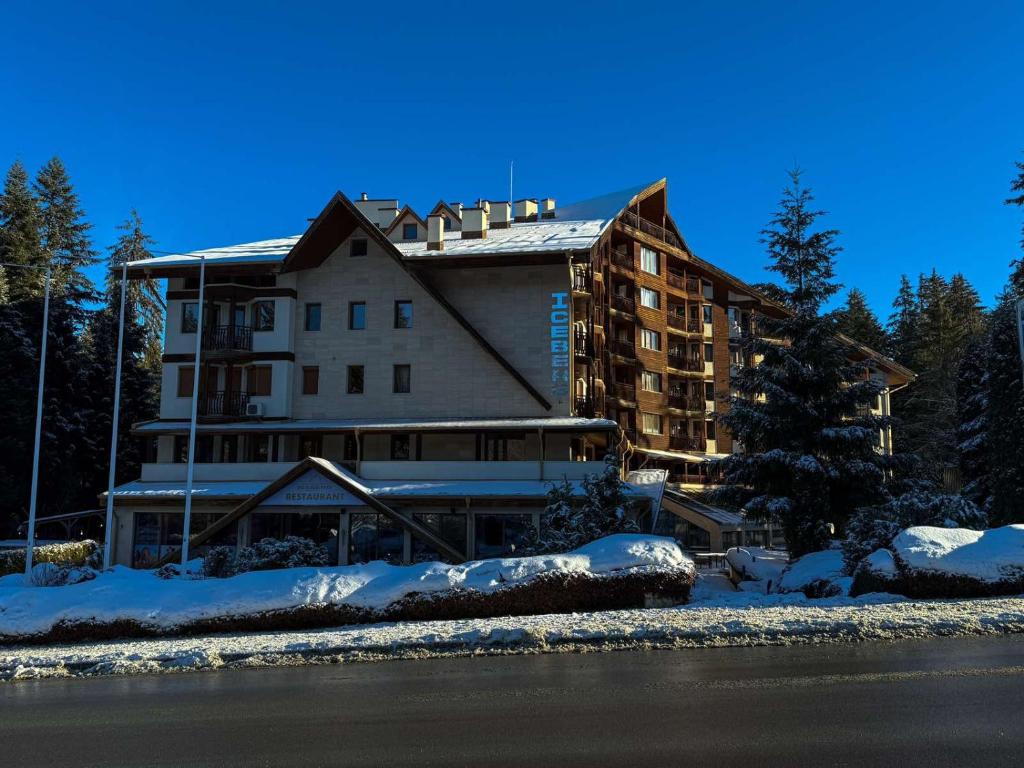 El edificio en el que está el hotel