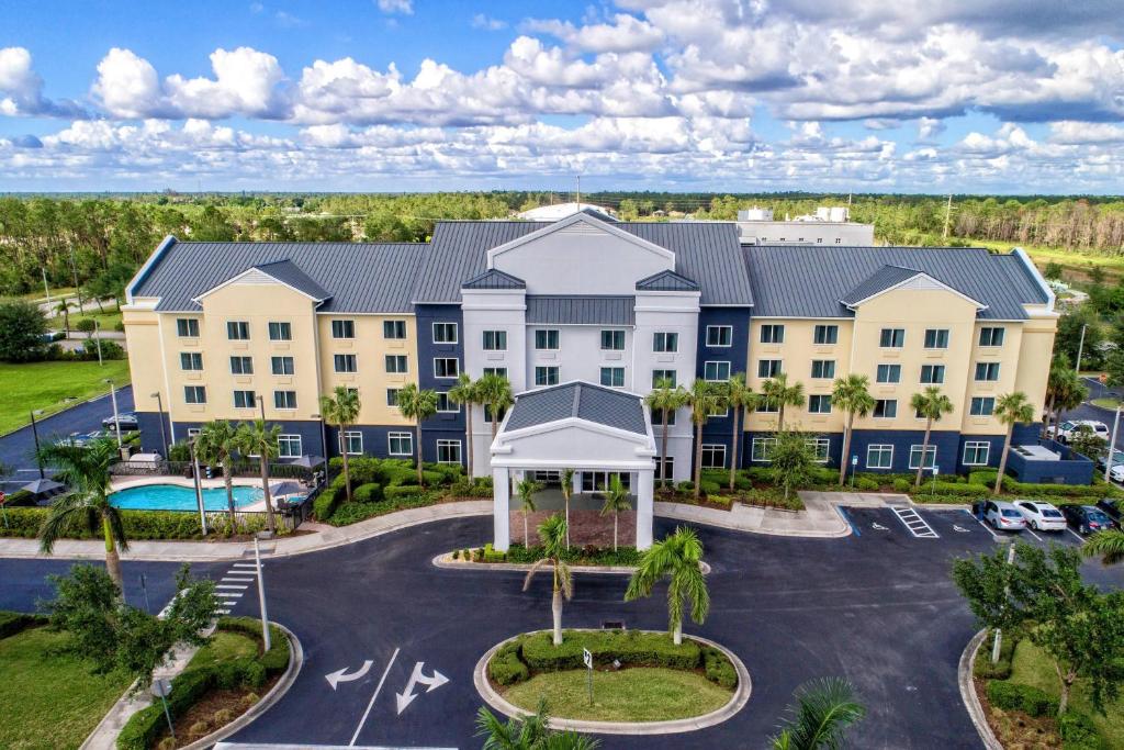 Bazen v nastanitvi oz. blizu nastanitve Fairfield Inn and Suites by Marriott Naples