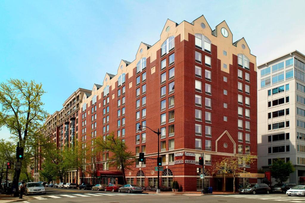 a tall red brick building on a city street at Fairfield Inn & Suites by Marriott Washington Downtown in Washington