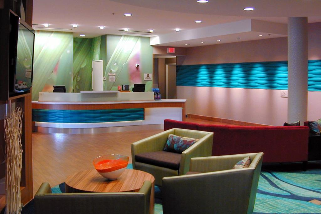 Χώρος καθιστικού στο SpringHill Suites by Marriott Las Vegas North Speedway