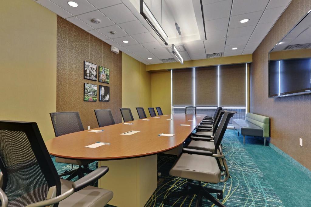 The business area and/or conference room at SpringHill Suites by Marriott Baton Rouge Gonzales