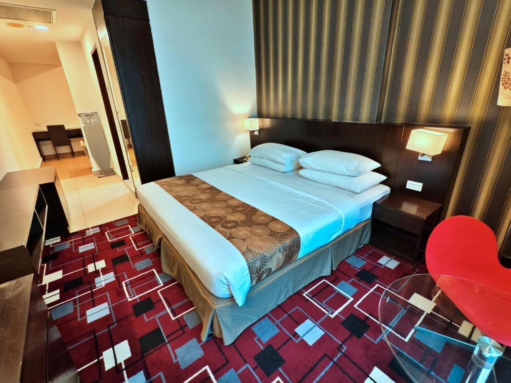 Tempat tidur dalam kamar di SSL Traders Hotel