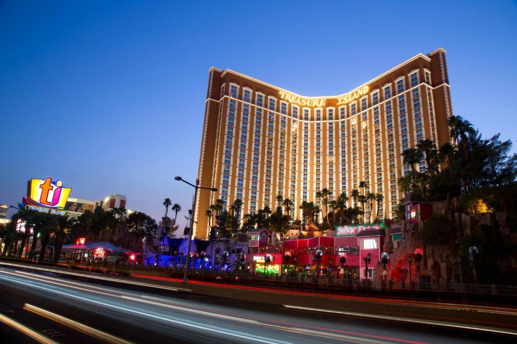 拉斯维加斯Treasure Island - TI Las Vegas Hotel & Casino的享有las Veasramidramidramidramidramidramidramidramidramidramidramidramidramidramidramidramidramidramid的景致