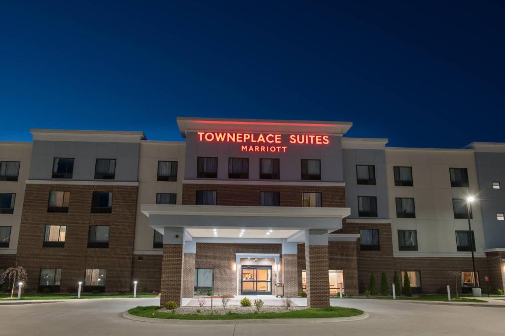 バトルクリークにあるTownePlace Suites by Marriott Battle Creekのタワーブリッジスイーツ マリオット