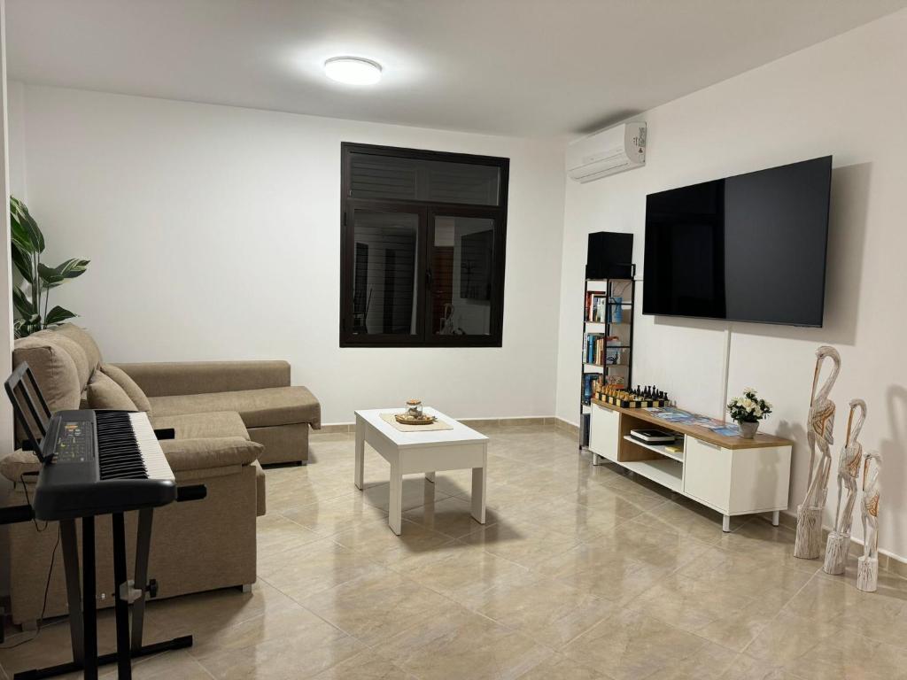 A television and/or entertainment centre at Vivienda Lanzarote