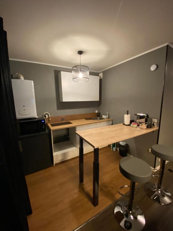 Una cocina o cocineta en Appartement Saint Quentin en Yvelines Netflix wifi