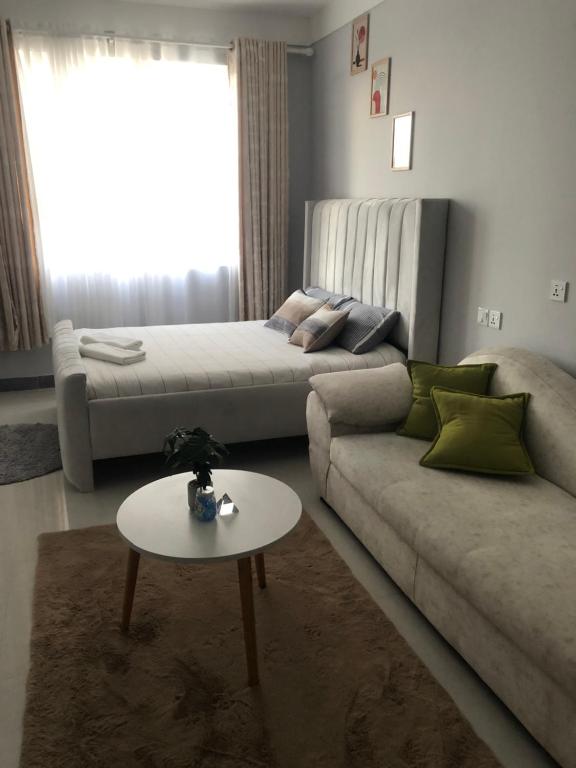 Katil atau katil-katil dalam bilik di Cozy Studio Apartment near JKIA