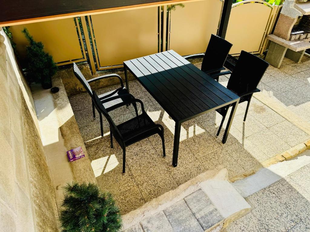 Un restaurant sau alt loc unde se poate mânca la Pinny Apartment