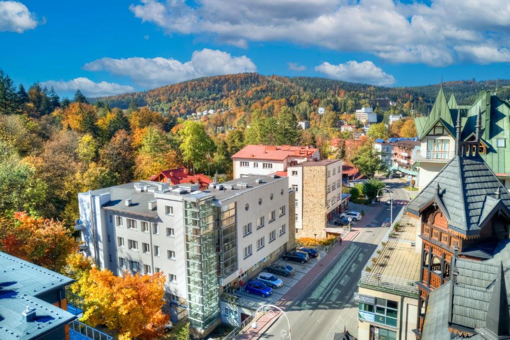 Nespecifikovaný výhled na hory nebo výhled na hory při pohledu z hotelu