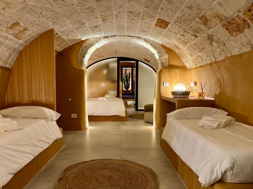 A bed or beds in a room at Terre Saracene Suites