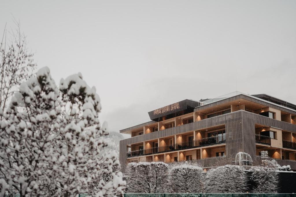 Hotel Berghof - St Johann in Salzburg om vinteren