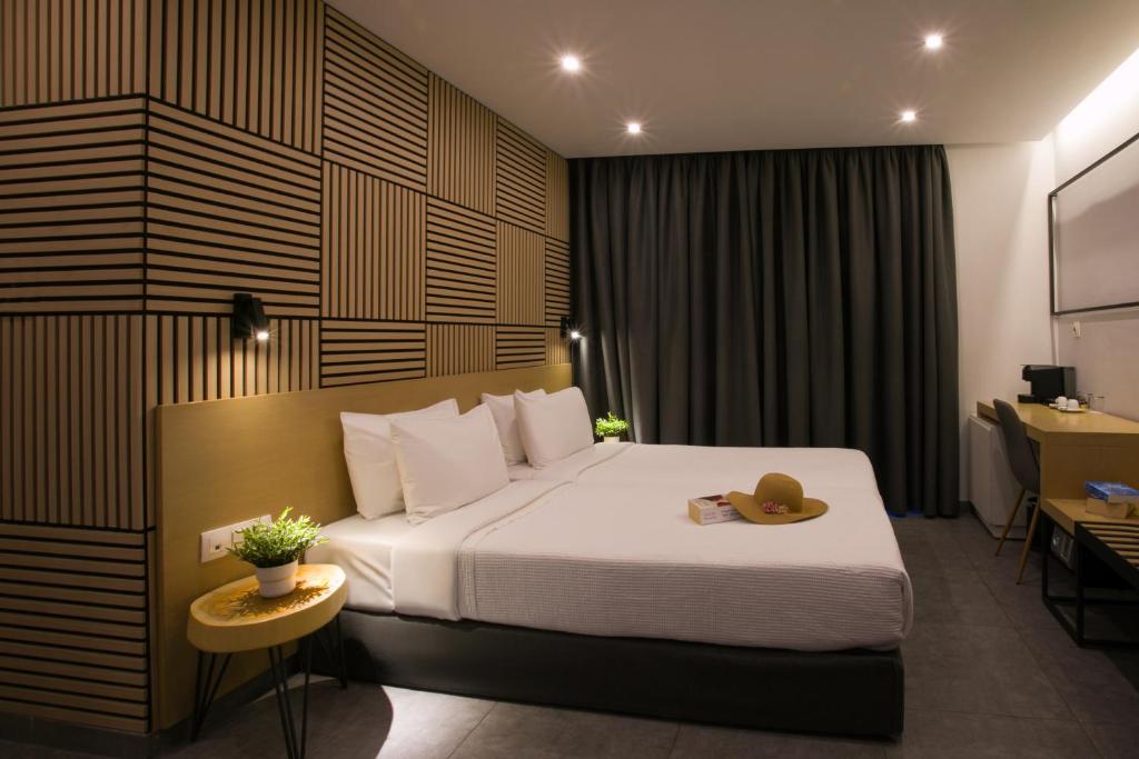 Tempat tidur dalam kamar di White Luxury