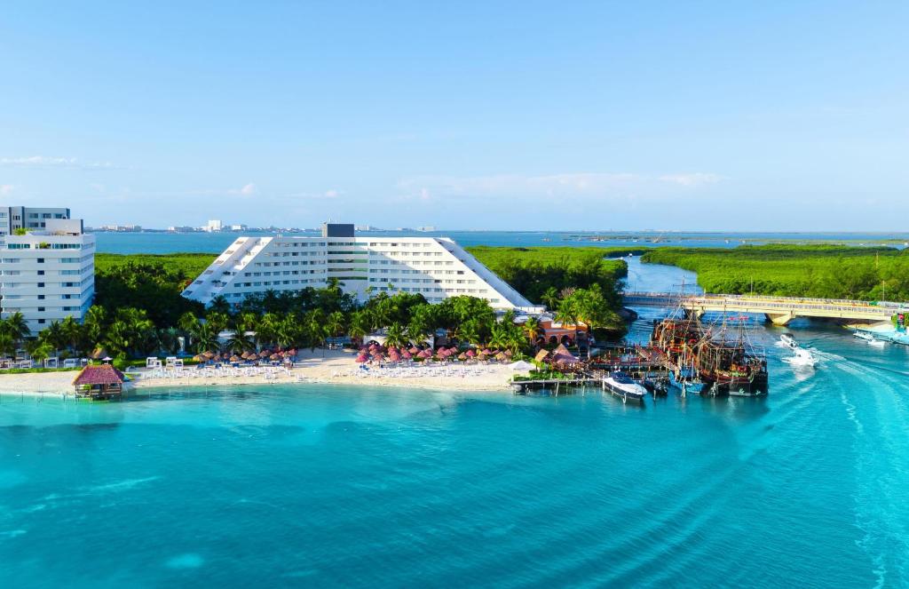 an aerial view of a beach with boats in the water at Grand Oasis Palm - All inclusive in Cancún