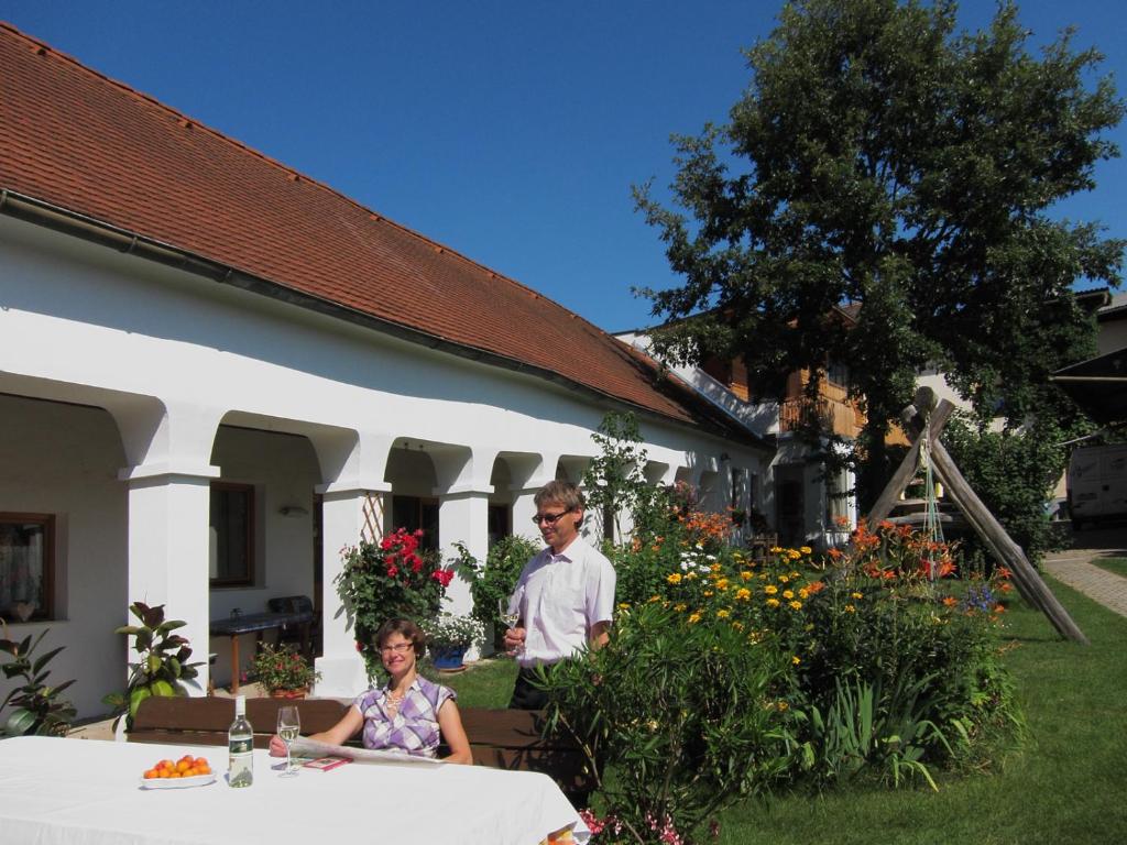 En hage utenfor Weingut Bohrn Himmelbett