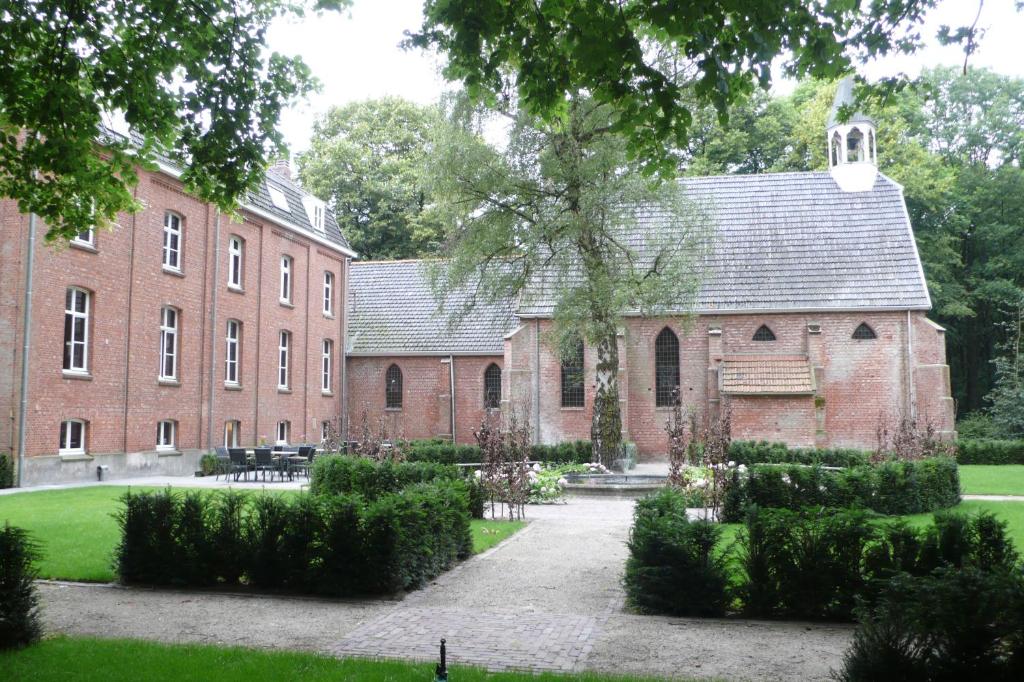 Puutarhaa majoituspaikan Klooster Nieuwkerk Goirle ulkopuolella